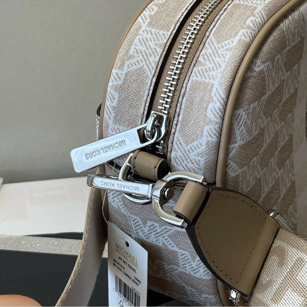 (new+tag) Michael Kors jet set travel oval camera crossbody color camel khaki